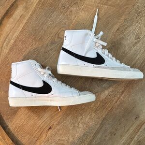 NIKE Men’s Blazer Mid ‘77 Vintage Shoes